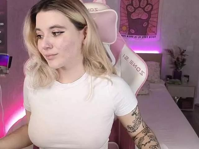 Alice-teasee on BongaCams 