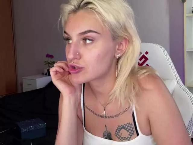 BlondeBaby on BongaCams 