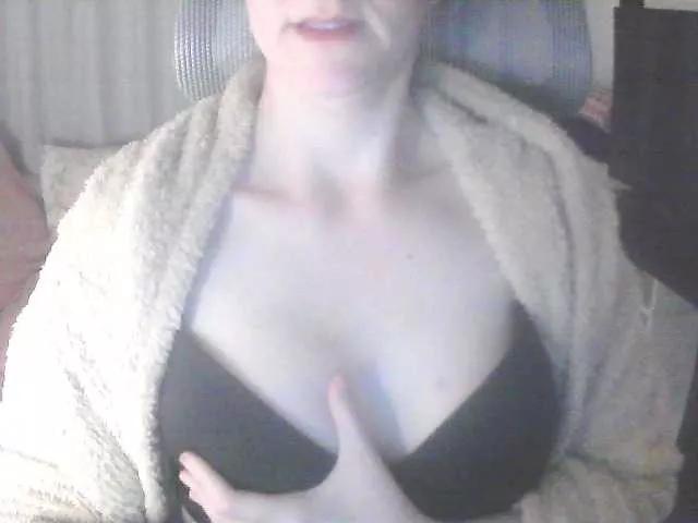 CreamyWoman on BongaCams 