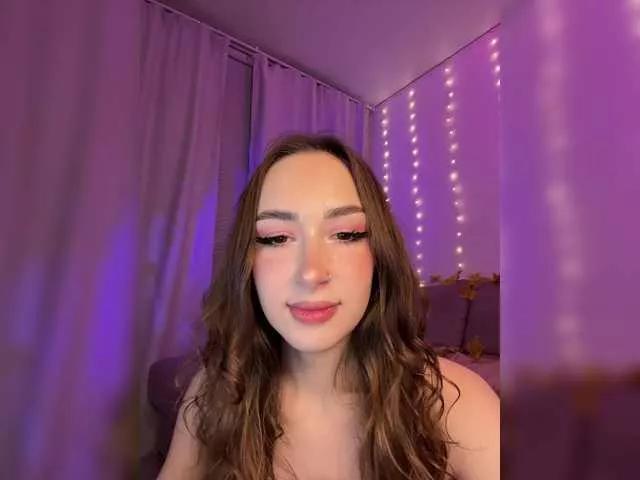 Join naked performer DearAmiira DearAmiira from BongaCams