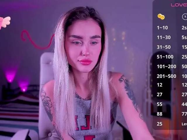 Ravenaaaa on BongaCams 