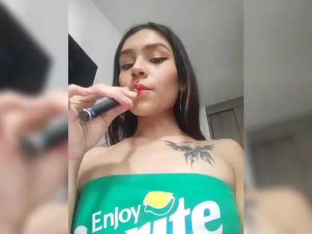 Skinnydoll1 on BongaCams 