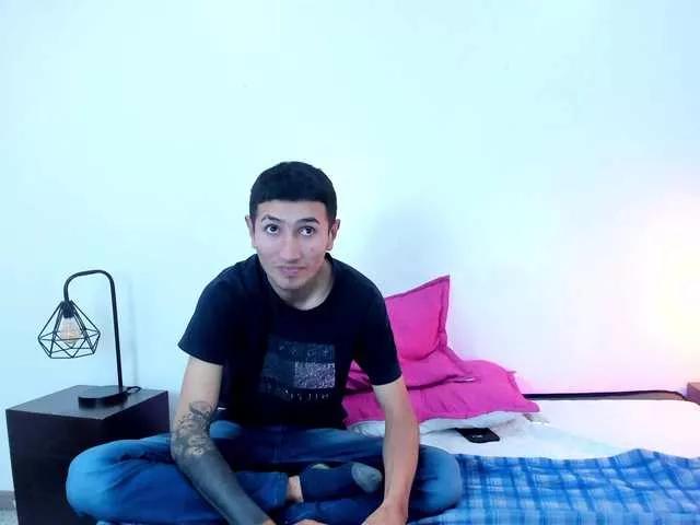 WaynenMilu on BongaCams 