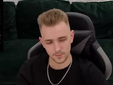 larstar01 on Chaturbate 