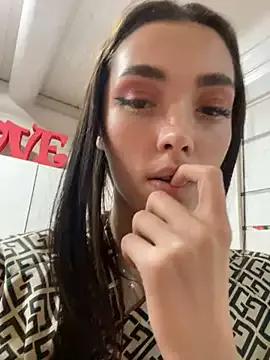 HoTMiA666 on StripChat 